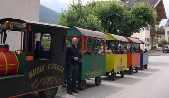 Kinderzug mit Lokführer Wallner Franz